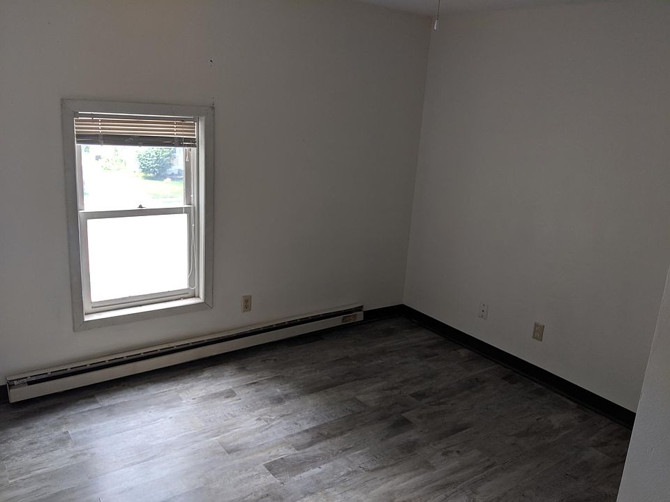 2nd image of 309 8th St APT 1