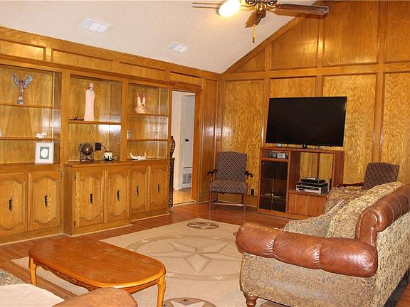 4th image of 801 Lakeshore Dr