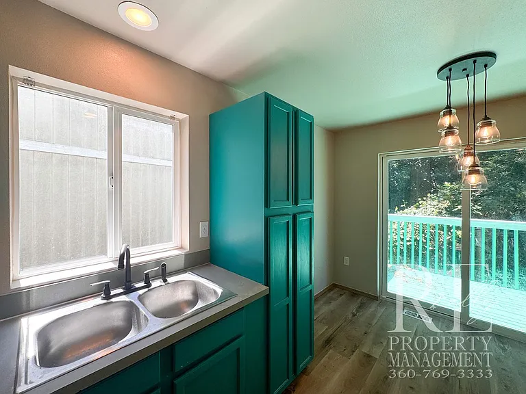 2090 NE Green Glen Ln — Photo 9