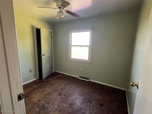 4th image of 1081 Creek Rd