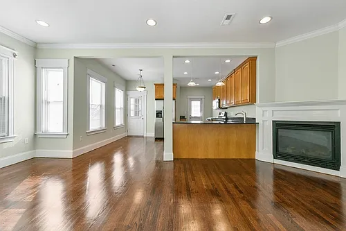 627 E 6th St #3 Photo 1