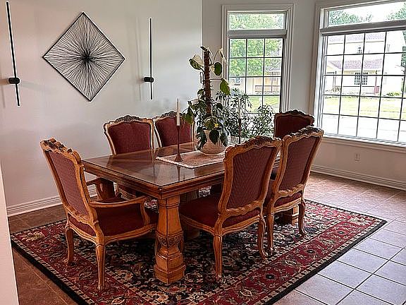 4th image of 813 Viking Dr