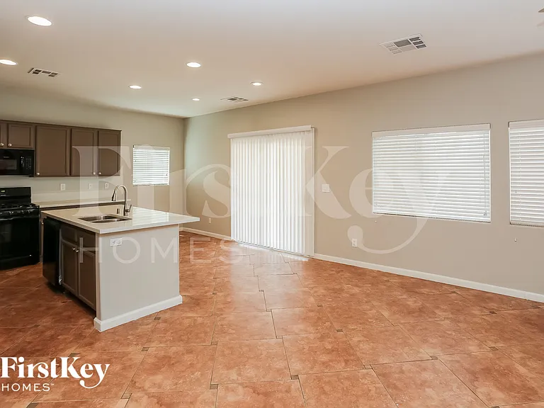 6425 Casamar St — Photo 4