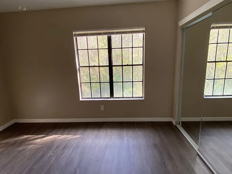 Saint Andrews Square Townhomes — Photo 16