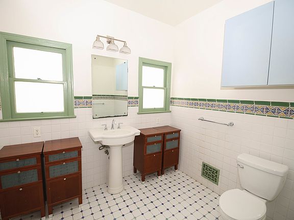 5th image of 150 N Detroit St #150