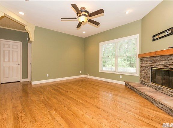 5th image of 38 Pine St
