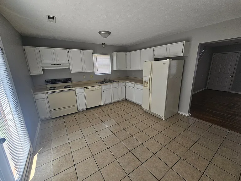 214 S Keeneland Dr #B — Photo 9