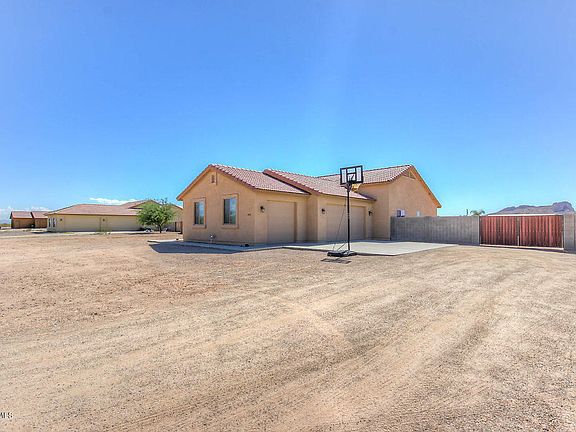4th image of 683 W Zion Ln