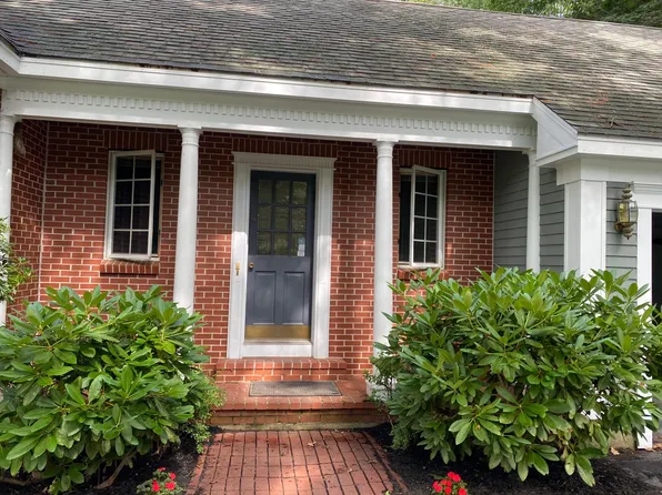47 Stonegate Rd, Cape Elizabeth, ME 04107