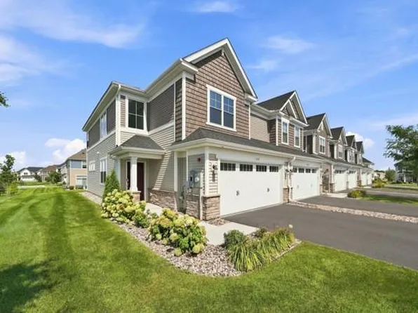 1511 Dogwood Ln, Carver, MN 55315