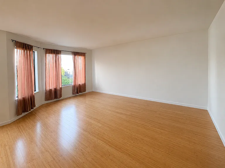 29 Capp St #2 — Photo 2