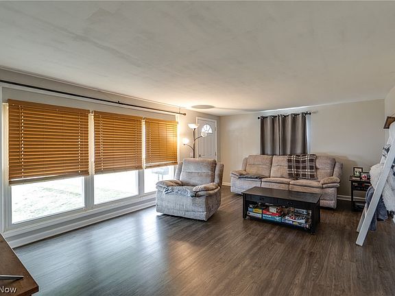 4th image of 1425 Colonial Blvd NE