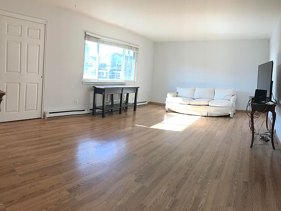 3rd image of 1 Osborne Pl APT 50