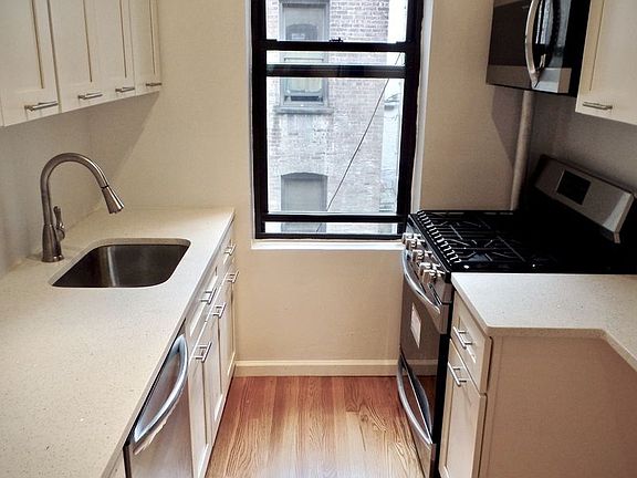 2nd image of 446 Saint Johns Pl APT 2D