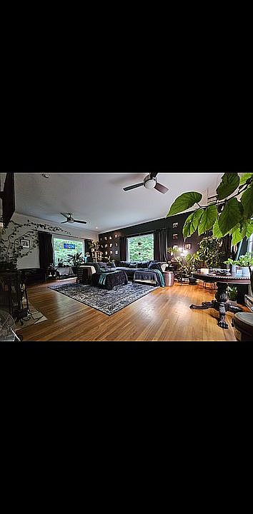 1st image of 733 Andrews Rd