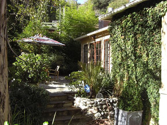 4th image of 8755 Lookout Mountain Ave