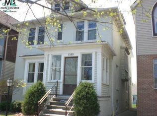 1049 Lakepointe St, Grosse Pointe, MI 48230