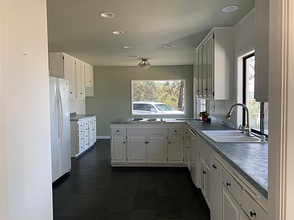 5th image of 1200 Estrella Dr