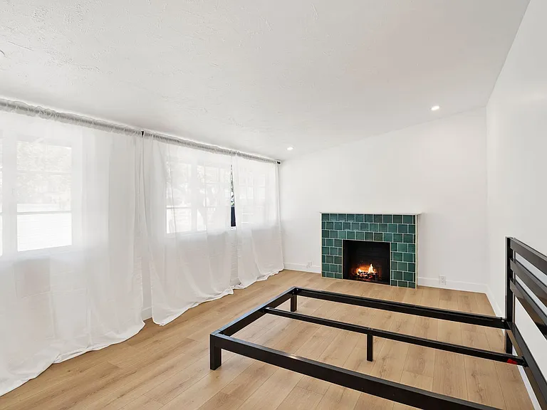 3530 E Hampton St — Photo 16
