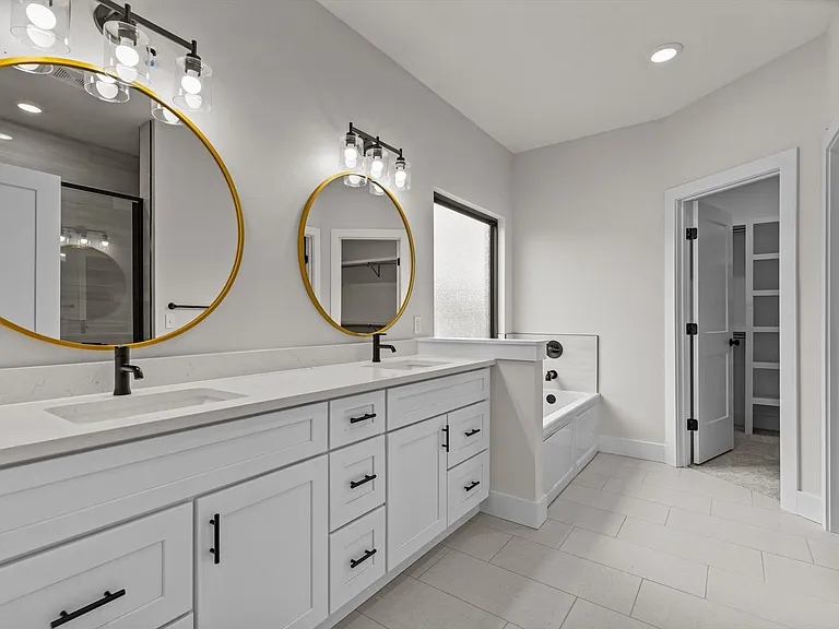 702 S Thornridge Dr — Photo 8