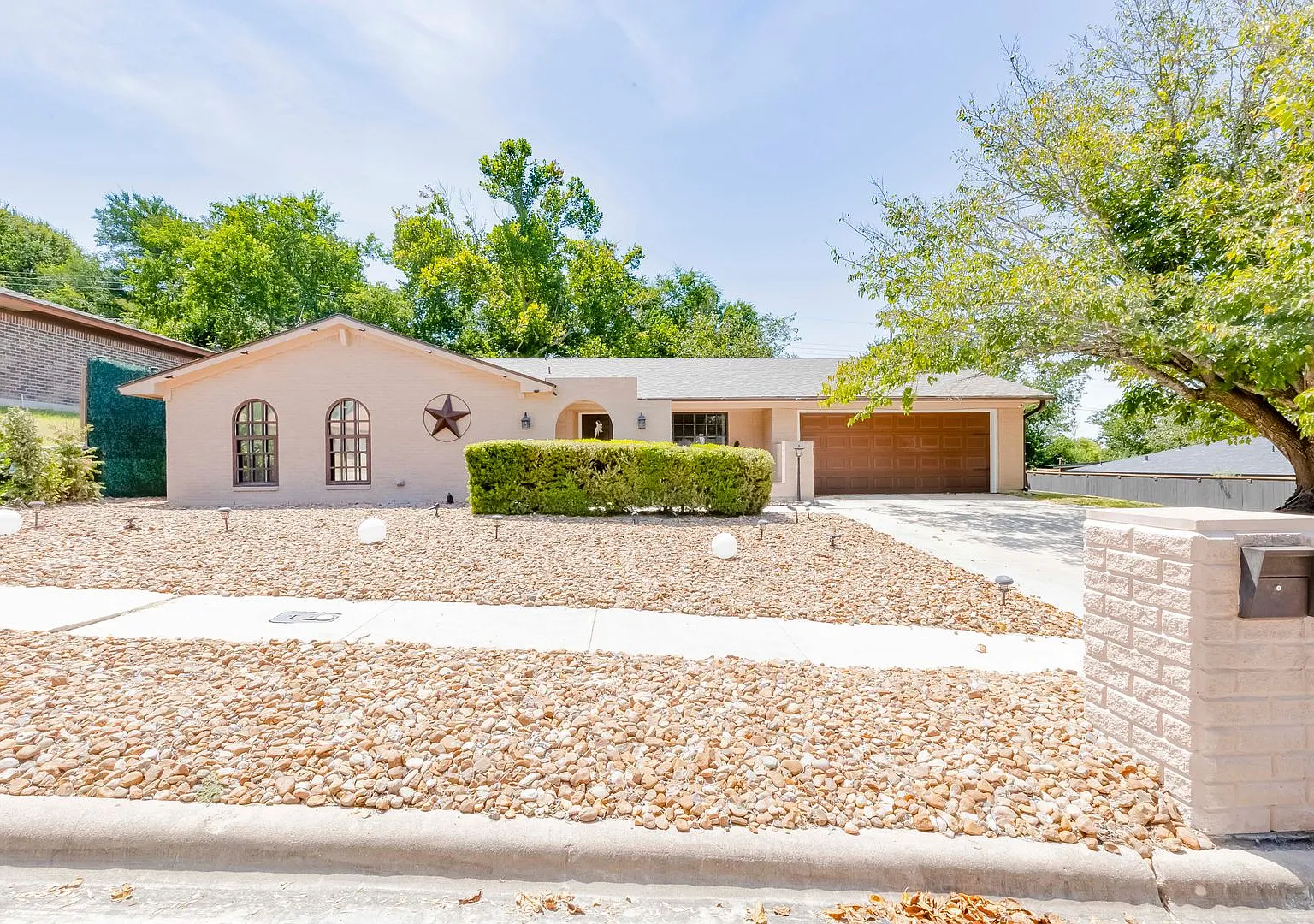 906 Tammy Drive — Photo 1