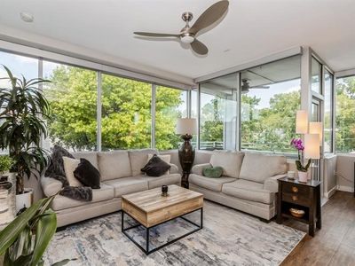 275 N Linn St, Iowa City, IA, 52245