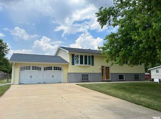 205 Daniel Pkwy, Washington, IL 61571