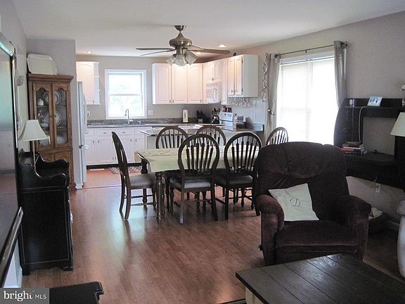 5th image of 7 Christine Dr
