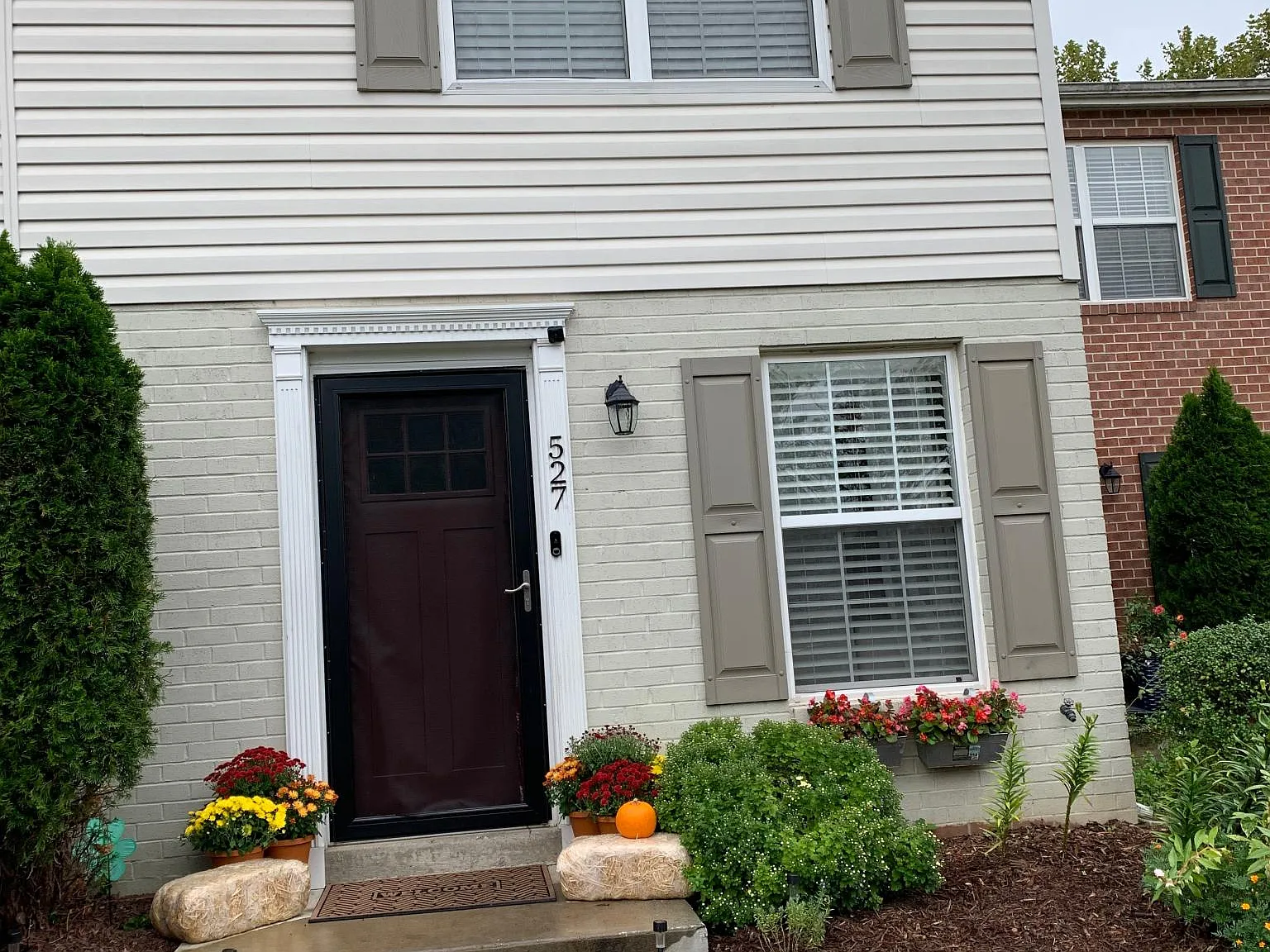 527 Lancaster Pl — Photo 2
