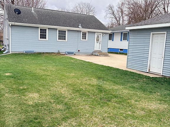 3rd image of 3909 7th Pl NW
