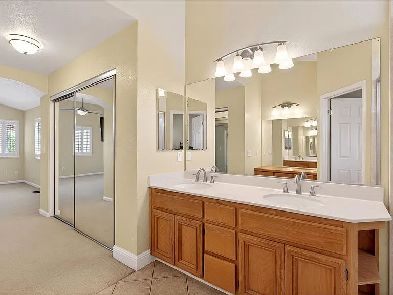 2056 Olivia Ct — Photo 24
