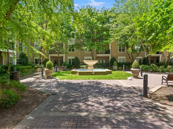 501 Hungerford Dr APT 154, Rockville, MD 20850