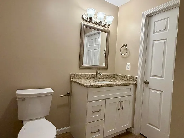8 Benjamin Franklin Dr #F — Photo 12