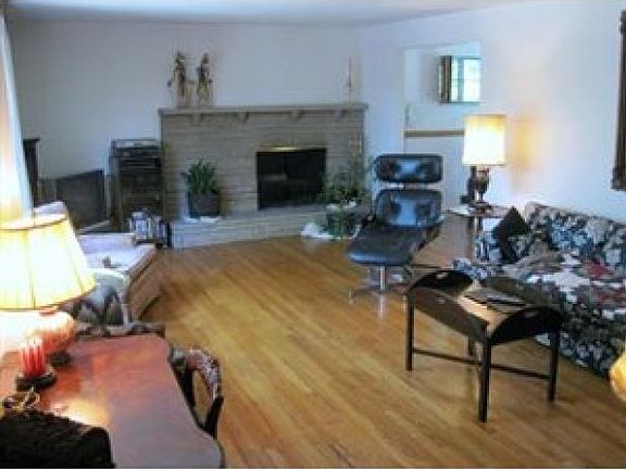 5th image of 105 Piper Dr
