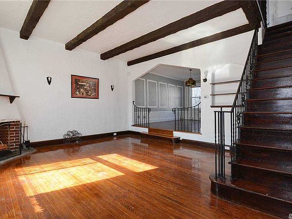 4th image of 11622 227th St