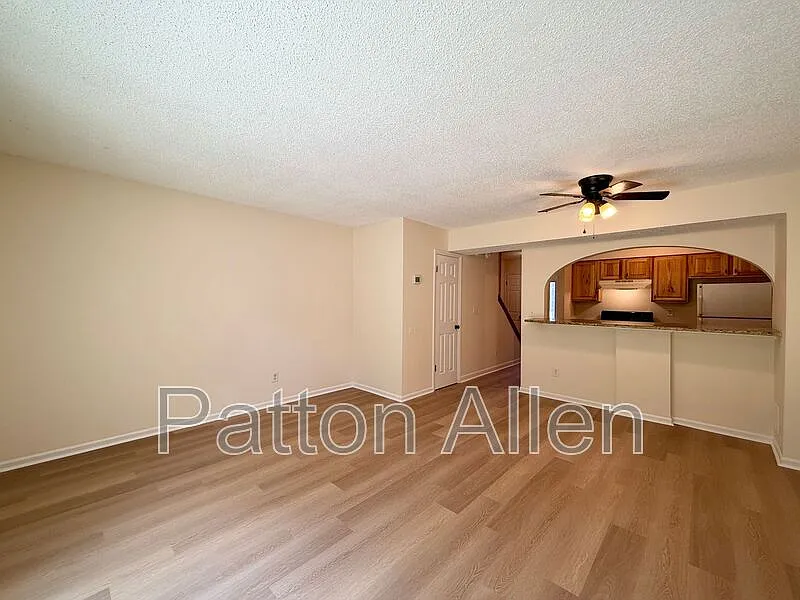 2 bed, 1.5 bath, 1024 sqft, $1,375 — Photo 4