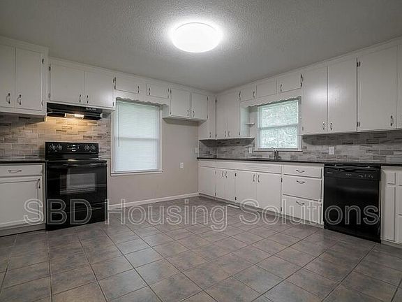 4th image of 12508 E 53rd Ter