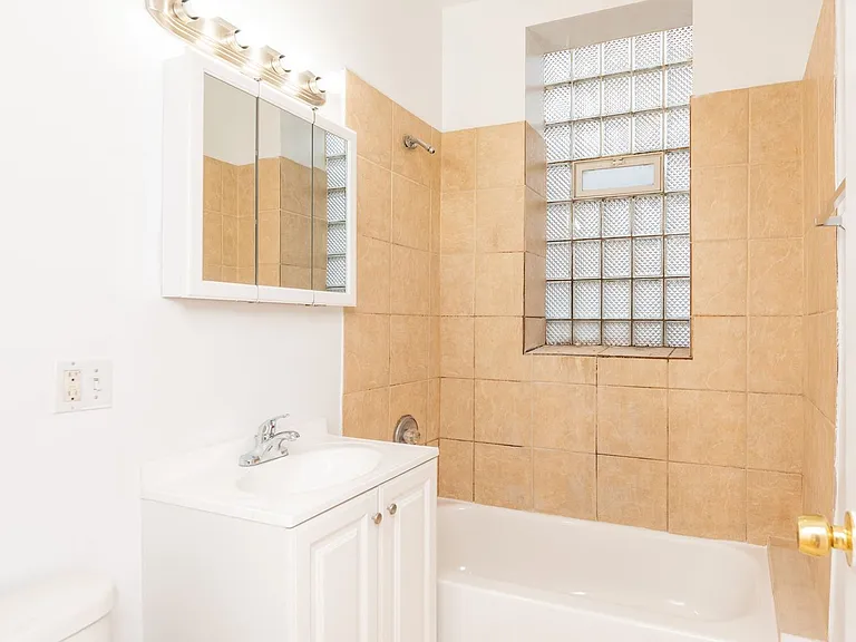 7505 N Greenview Ave #1 — Photo 4