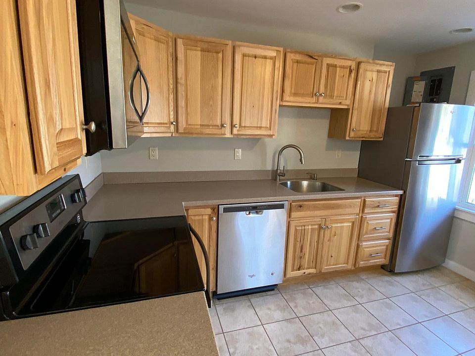 Eat-in Kitchen