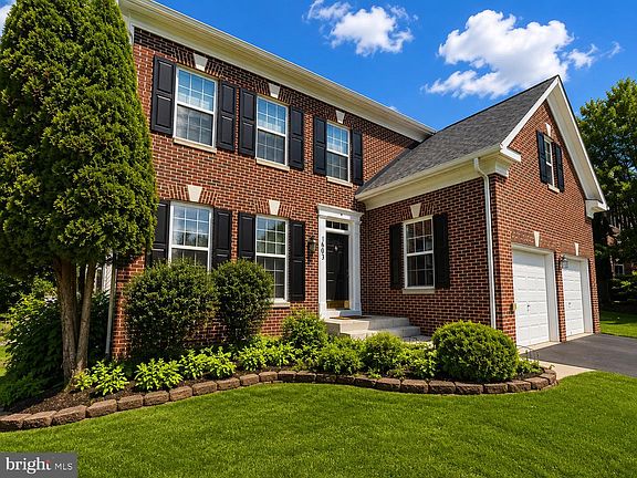 2nd image of 1603 Chickasaw Pl NE