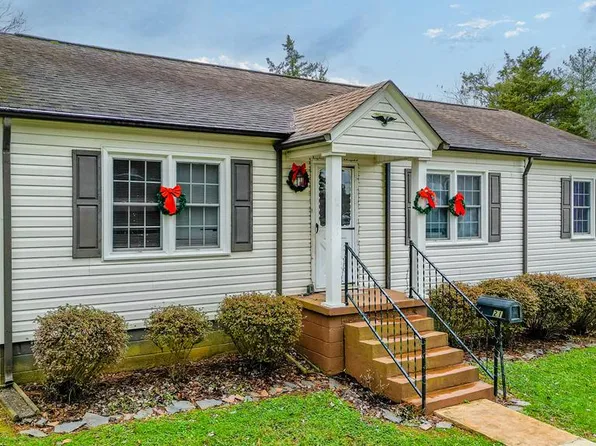 21 Walnut Dr, Chase City, VA 23924