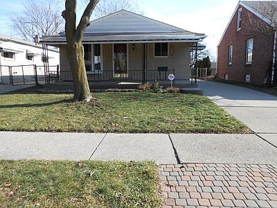 1st image of 23116 Grove St