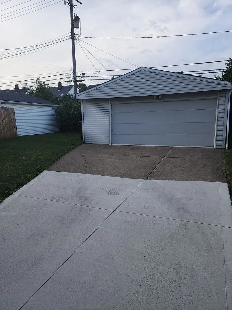 Charming 3-Bedroom Single-Family Home at 5618 Sunderland Dr | Detached 2-Car Garage & Central A/C — Photo 4