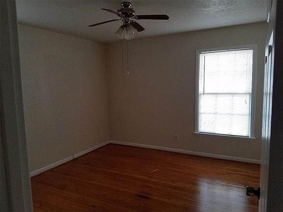 5th image of 1401 W Lovers Ln