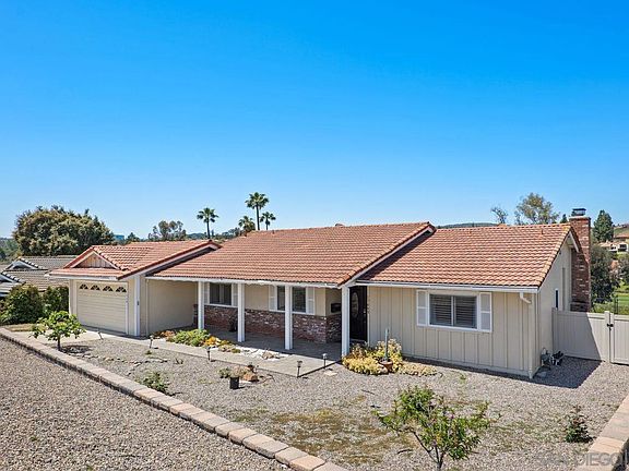 2nd image of 17448 Bernardo Oaks Dr