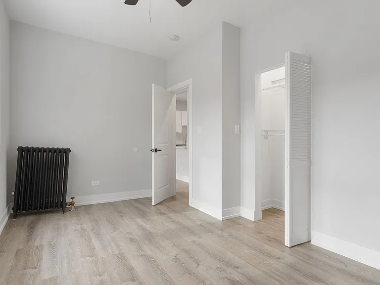 7417-27 N Clark St — Photo 18