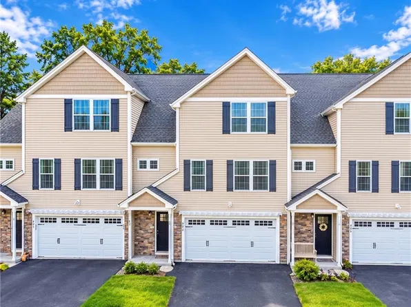 902 Hunting Hill Dr, Cumberland, RI 02864