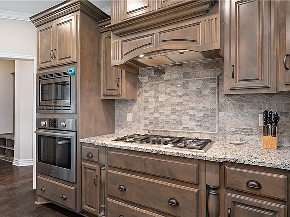 2nd image of 4213 SW Stoney Brook Dr