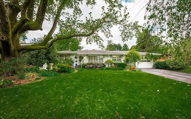 1st image of 10 Fairhills Dr