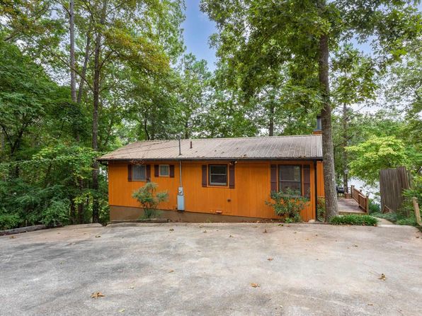 805 N Lakeshore Dr, Talladega, AL 35160
